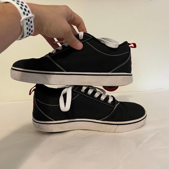 Heelys black white roller shoes US 7, EU 39 - Picture 6 of 11